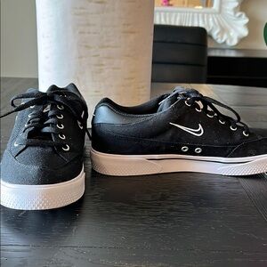 Women’s Black Nike Black G T S Retro Sneakers with White Swoosh Size 10